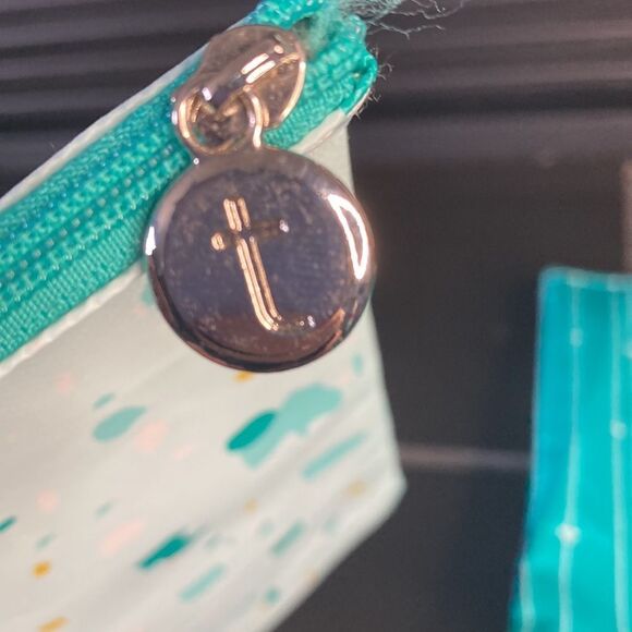 Thrive Causemetics 3 pack of cosmetic bags - Picture 5 of 10